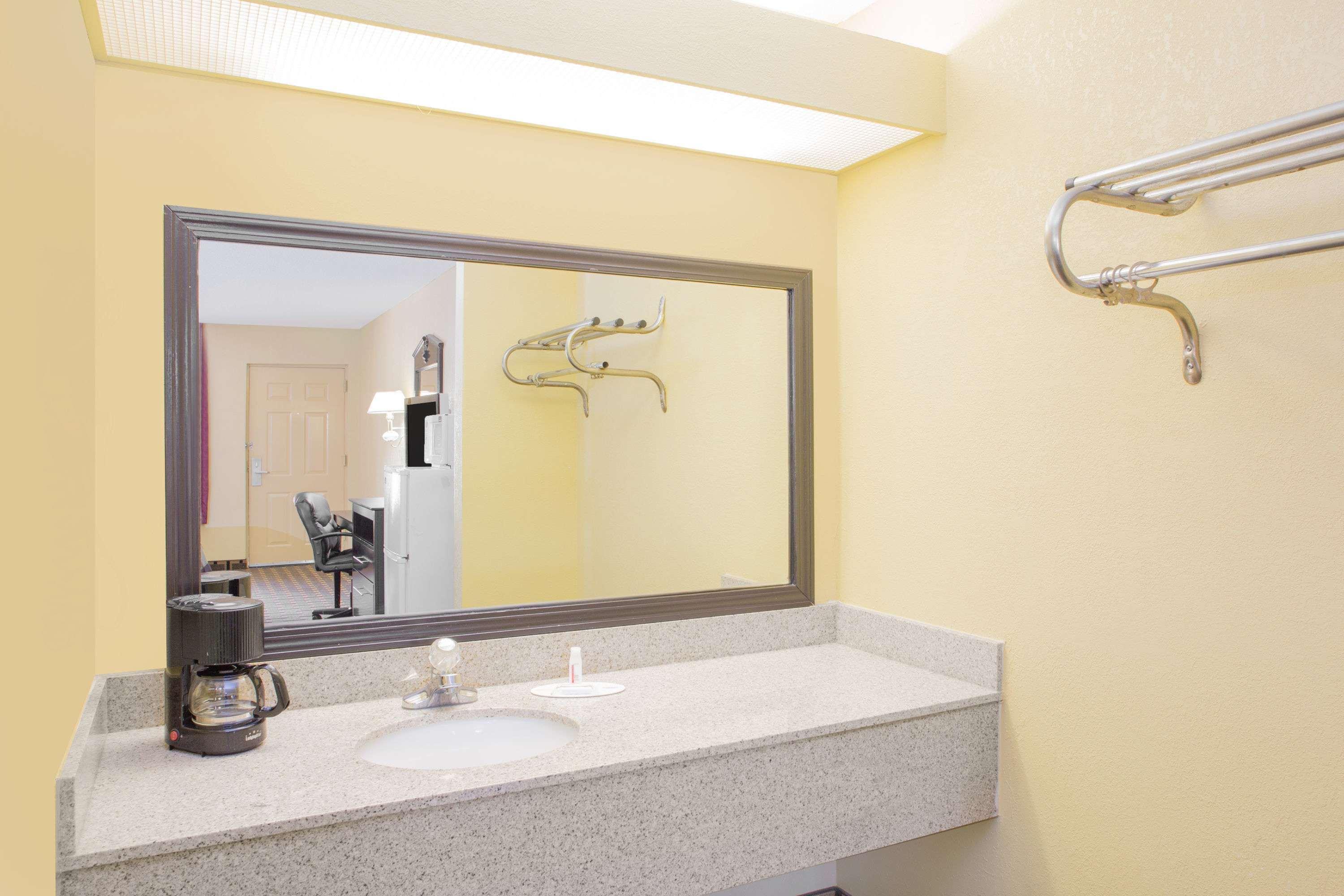 Days Inn By Wyndham Andalusia Exterior foto